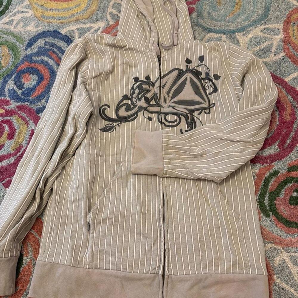 Y2k x large white and beige